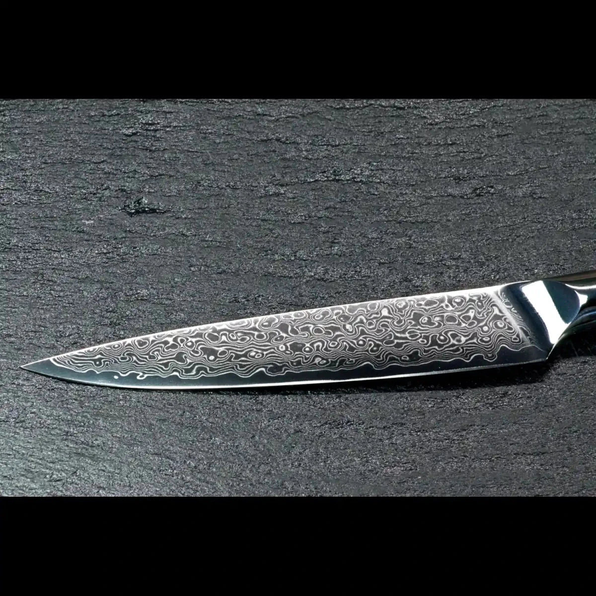 Silberfarbene 15 cm Damastklinge aus VG10 Kernstahl und 67 Lagen Damaststahl