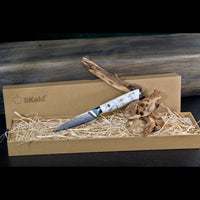 SKeld® Damast Gemüsemesser mit weißem Howlith-Mineralgriff in schwarzer Geschenkbox mit Holzwolle