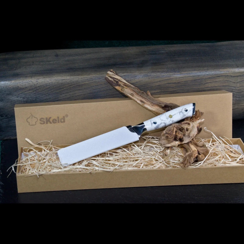 SKeld® Damast Gemüsemesser mit weißem Howlith-Mineralgriff in schwarzer Geschenkbox mit Holzwolle und weißem Klingenschutz
