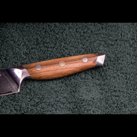 Detail des ergonomischen Olivenholzgriffs von SKeld® Schneidemesser