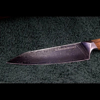 Nahaufnahme der SKeld® 13 cm Klinge mit sichtbarer Damaststruktur