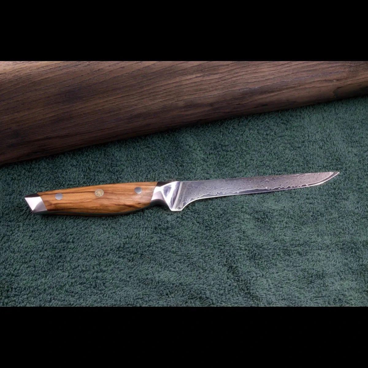 SKeld® Damast Ausbeinmesser mit VG10 Kernstahl, 67 Lagen Damaststahl und Olivenholzgriff