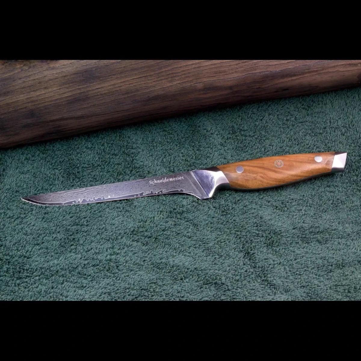 SKeld® Damast Ausbeinmesser mit VG10 Kernstahl, 67 Lagen Damaststahl und Olivenholzgriff